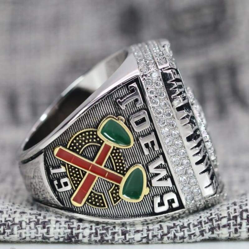 Chicago Blackhawks Stanley Cup Ring (2010) - Premium Series